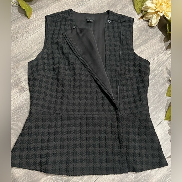 Theory kuvana asymmetrical zip front sleeveless houndstooth peplum top. Size L - Picture 3 of 10